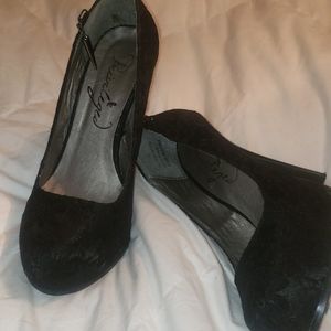 Priveledge lace heels